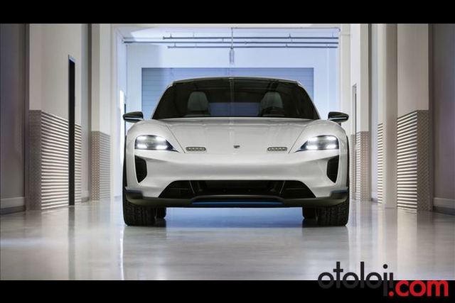 Porsche Cenevre’de Mission E Cross Turismo ile şaşırttı - 1