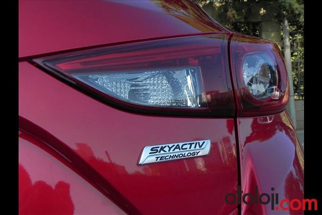 Mazda 3 (2015) 1.5 SkyActiv - 12