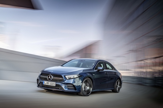 Mercedes-AMG A35 Sedan 306 bg’lik turbo motora sahip - 5