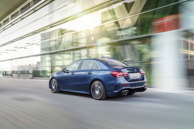 Mercedes-AMG A35 Sedan 306 bg’lik turbo motora sahip - 1