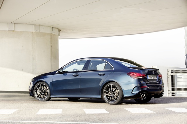 Mercedes-AMG A35 Sedan 306 bg’lik turbo motora sahip - 2