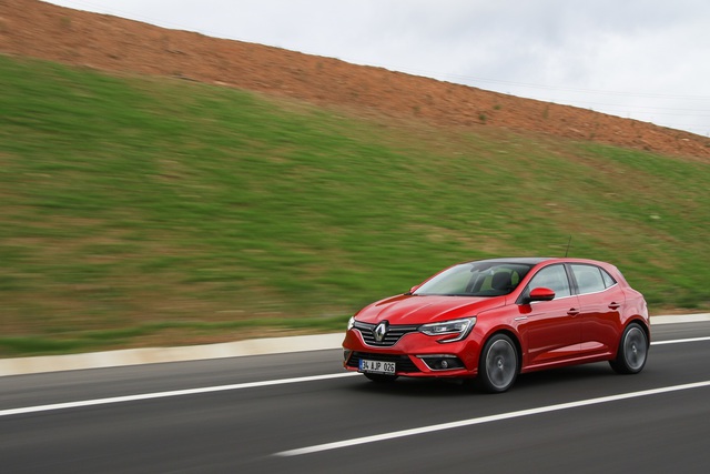 Renault Megane HB 1.5 dCi EDC - 3