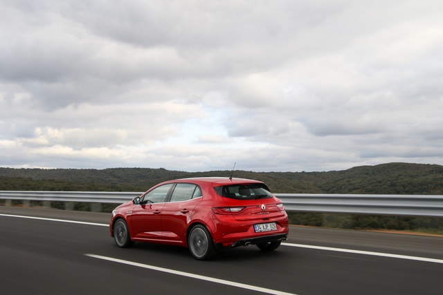 Renault Megane HB 1.5 dCi EDC - 6