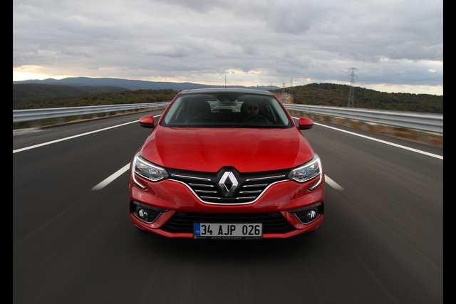 Renault Megane HB 1.5 dCi EDC - 8