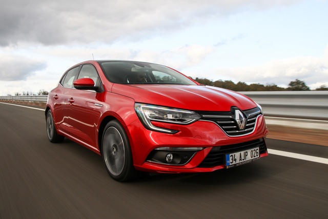 Renault Megane HB 1.5 dCi EDC - 10