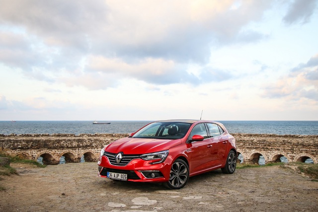 Renault Megane HB 1.5 dCi EDC - 11