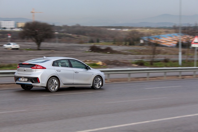 Hyundai Ioniq Hybrid - 5