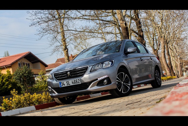 Peugeot 301 1.6 HDi Allure - 2