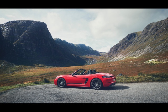 Porsche, 718 Cayman ve Boxster T versiyonunu tanıttı - 8