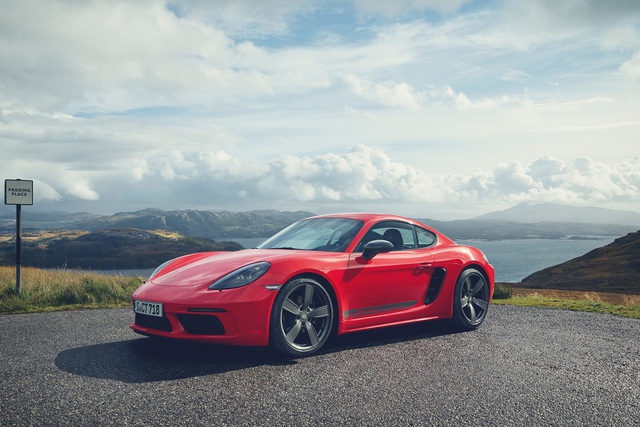 Porsche, 718 Cayman ve Boxster T versiyonunu tanıttı - 1