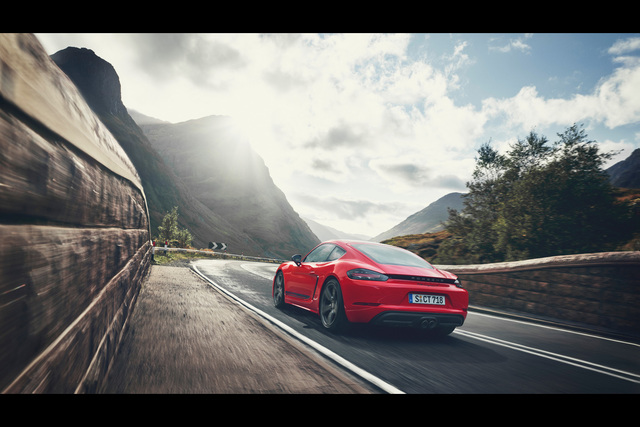 Porsche, 718 Cayman ve Boxster T versiyonunu tanıttı - 10