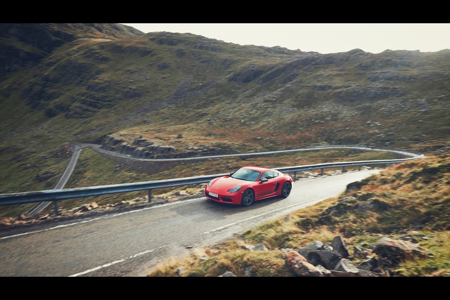 Porsche, 718 Cayman ve Boxster T versiyonunu tanıttı - 11