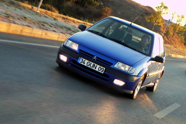 Peugeot 205 GTi 1.9 - Citroen Saxo VTS 16v - 24