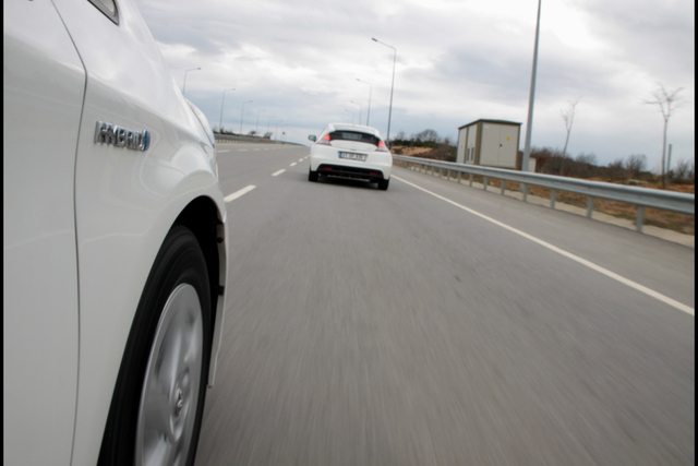 Honda CR-Z GT 1.5 - Toyota Prius 1.8 HSD Premium - 6