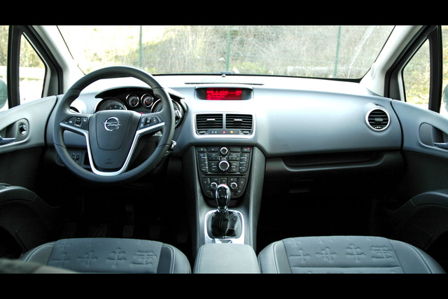 Opel Meriva 1.4 140 HP Cosmo - Kia Venga 1.6 Panoroma - 12