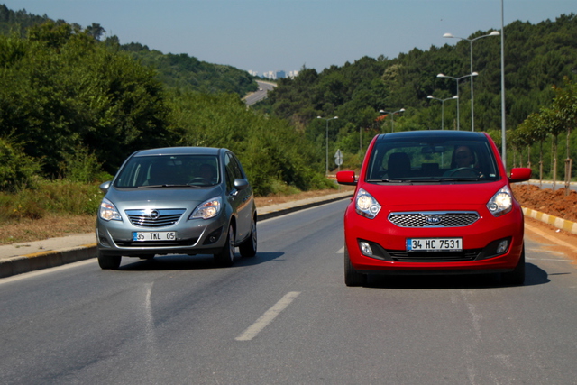 Opel Meriva 1.4 140 HP Cosmo - Kia Venga 1.6 Panoroma - 4