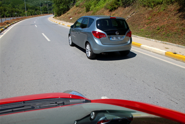 Opel Meriva 1.4 140 HP Cosmo - Kia Venga 1.6 Panoroma - 6