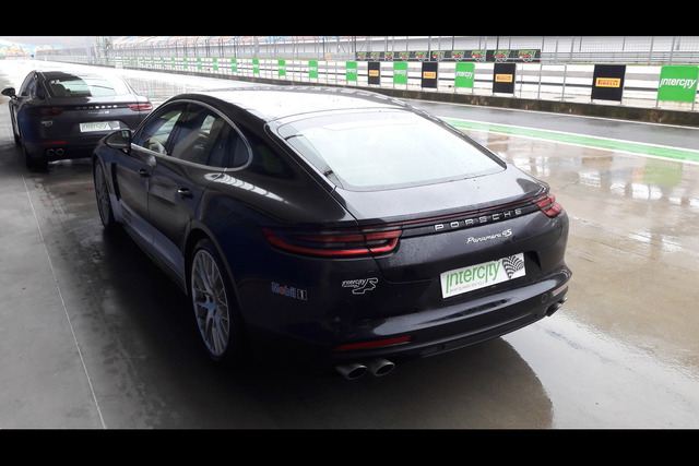 Porsche Panamera 4S Diesel  - 11