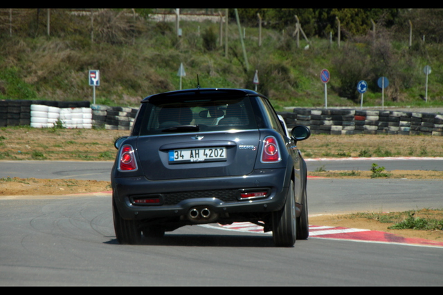 Volkswagen Polo GTI 1.4 TSI - MINI Hatchback Cooper S - 8