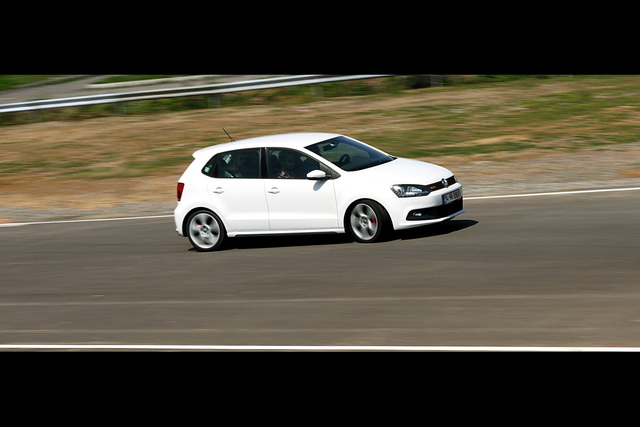 Volkswagen Polo GTI 1.4 TSI - MINI Hatchback Cooper S - 14