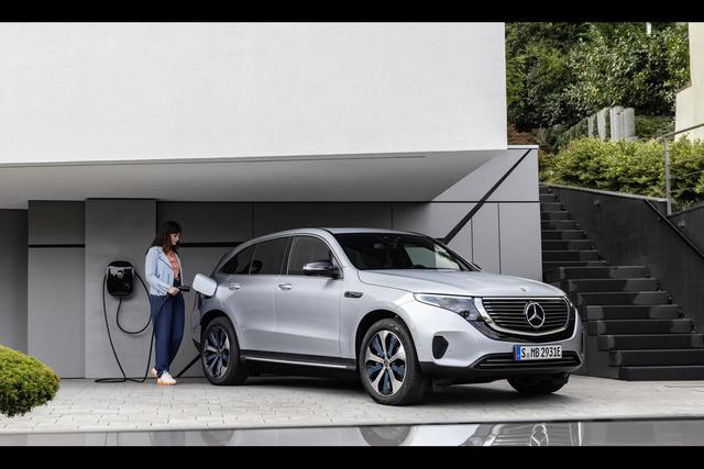 Mercedes, ilk elektrikli SUV’si EQC’nin tanıtımını yaptı - 13