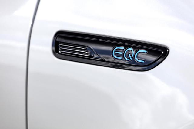 Mercedes, ilk elektrikli SUV’si EQC’nin tanıtımını yaptı - 9