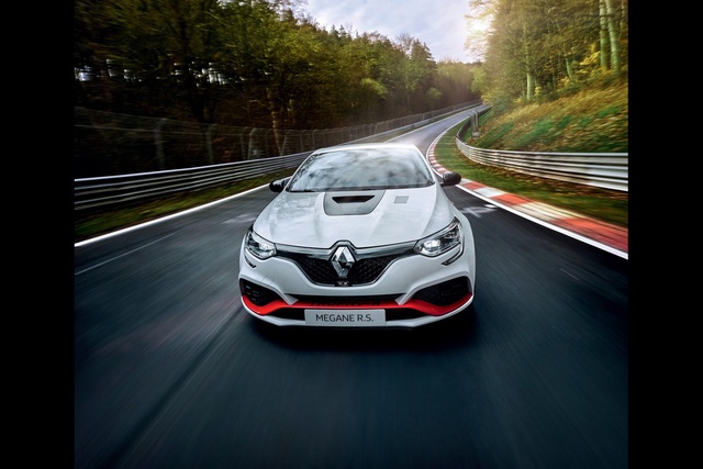 Ring rekoru yeniden Renault’da! - 2