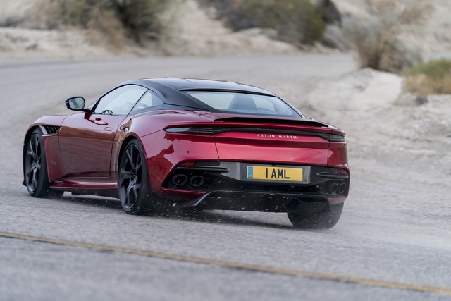 DBS Superleggera, Ferrari 812 Superfast’i gözüne kestirdi - 4