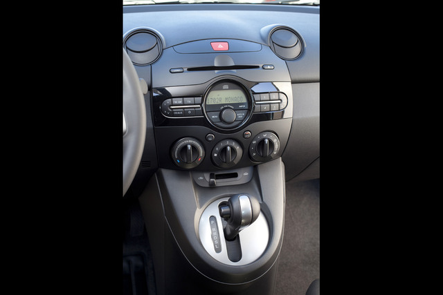 Mazda 2 1.5 Sport (2010) - 15