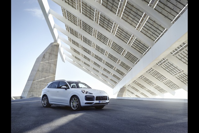 Porsche Cayenne E-Hybrid tanıtıldı - 3