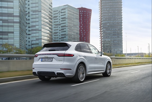 Porsche Cayenne E-Hybrid tanıtıldı - 2