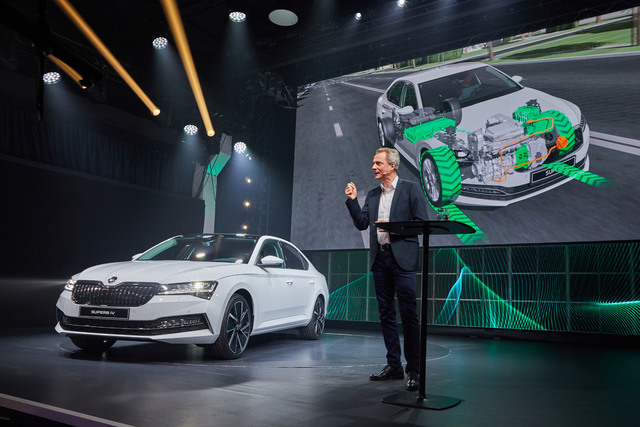 Makyajlı Skoda Superb’de hibrit versiyon dikkat çekiyor - 3