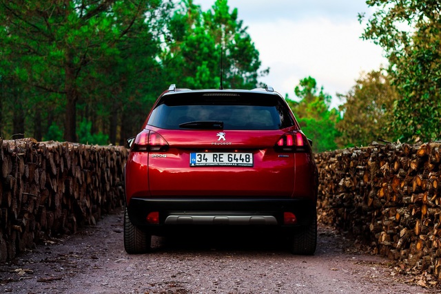 Peugeot 2008 1.2 EAT6 Allure - 8