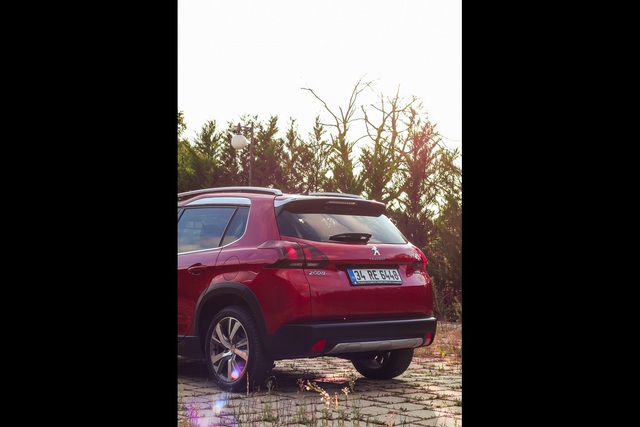 Peugeot 2008 1.2 EAT6 Allure - 12