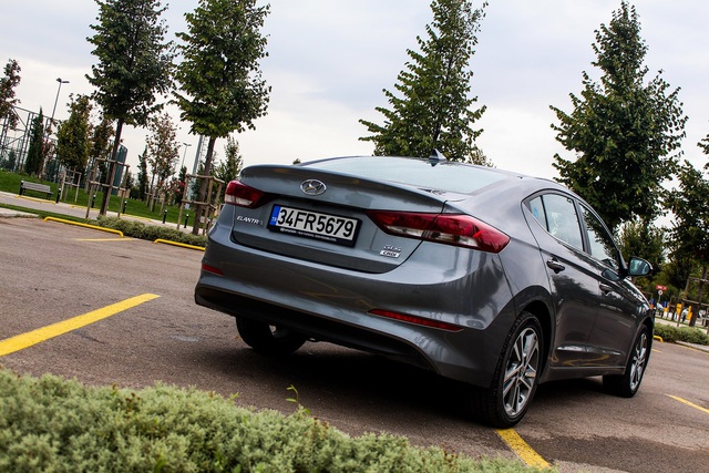 Hyundai Elantra (2016) 1.6 CRDi DCT Elite - 3