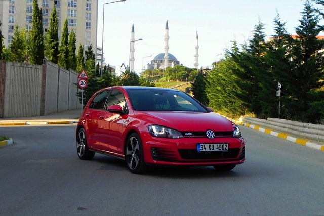 Volkswagen Golf GTI - 1