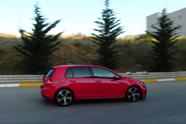 Volkswagen Golf GTI - 31