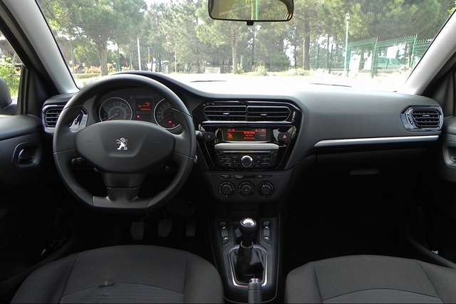 Peugeot 301 1.2 VTi Access - 13