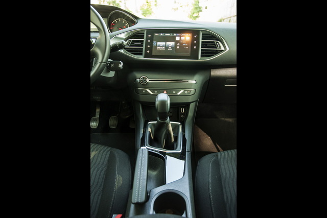 Peugeot 308 (2015) 1.2 Puretech 82 - 12