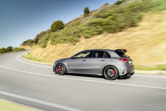 Mercedes-AMG A45 ve CLA45 sonunda tanıtıldı! - 2