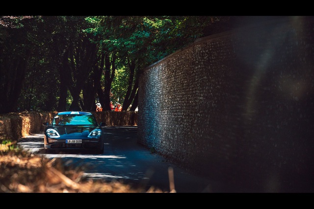 Porsche Taycan Goodwood’da dinamik olarak gösterildi - 10