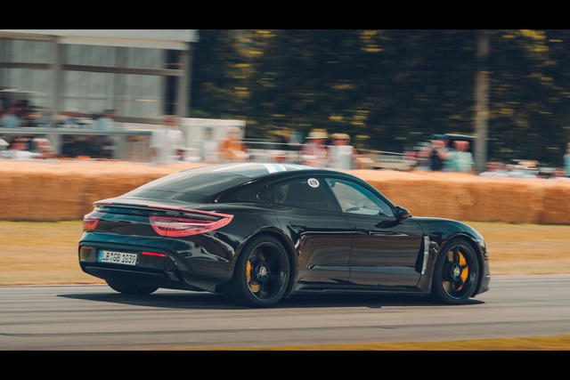 Porsche Taycan Goodwood’da dinamik olarak gösterildi - 4