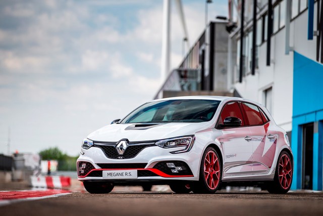 Renault Megane RS Trophy-R’ın detayları belli oldu - 3