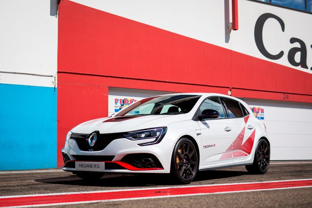 Renault Megane RS Trophy R Spa’nın da rekorunu kırdı! - 10