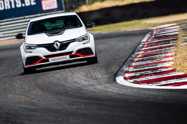 Renault Megane RS Trophy-R’ın detayları belli oldu - 16