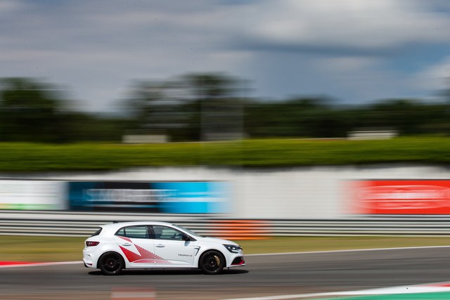 Renault Megane RS Trophy-R’ın detayları belli oldu - 13