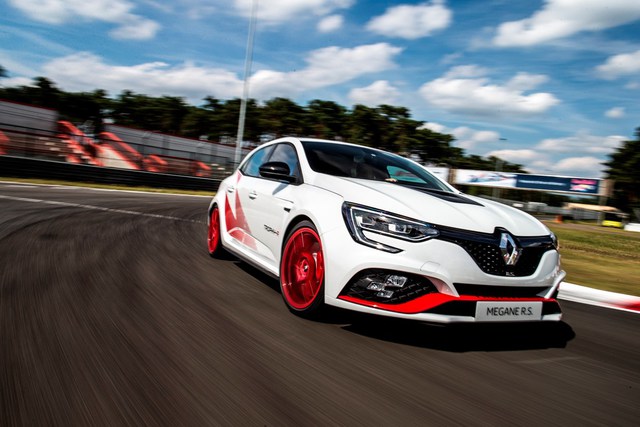 Renault Megane RS Trophy R Spa’nın da rekorunu kırdı! - 17