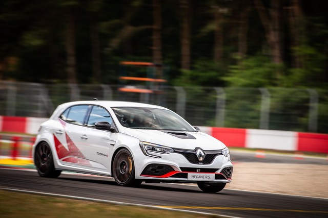 Renault Megane RS Trophy R Spa’nın da rekorunu kırdı! - 18