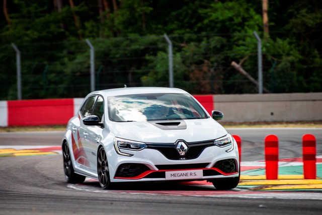 Renault Megane RS Trophy R Spa’nın da rekorunu kırdı! - 14