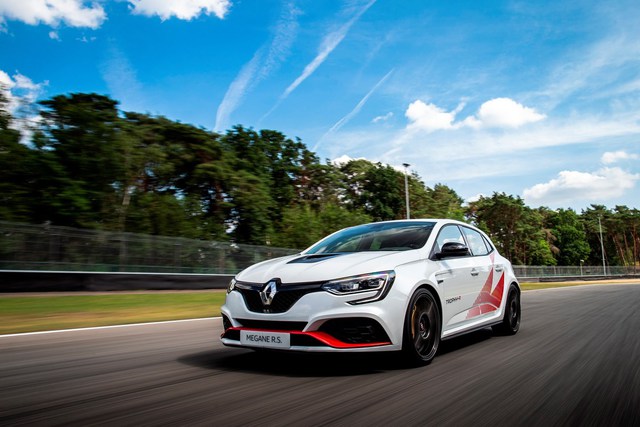 Renault Megane RS Trophy-R’ın detayları belli oldu - 1